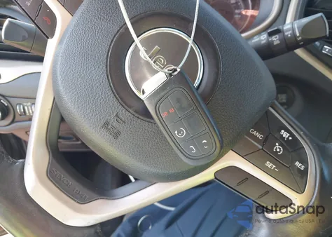 2016 Jeep Cherokee Limited z USA, uszkodzony, nr VIN 1C4PJMDB9GW276702